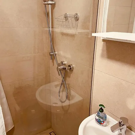 アパートホテル Living 7 Apartment Mit Kueche 3*